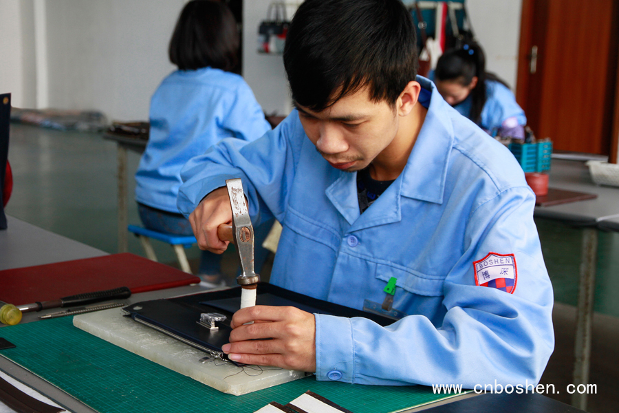 Handbag Manufacturers Should Treat Their Craftsmen Well