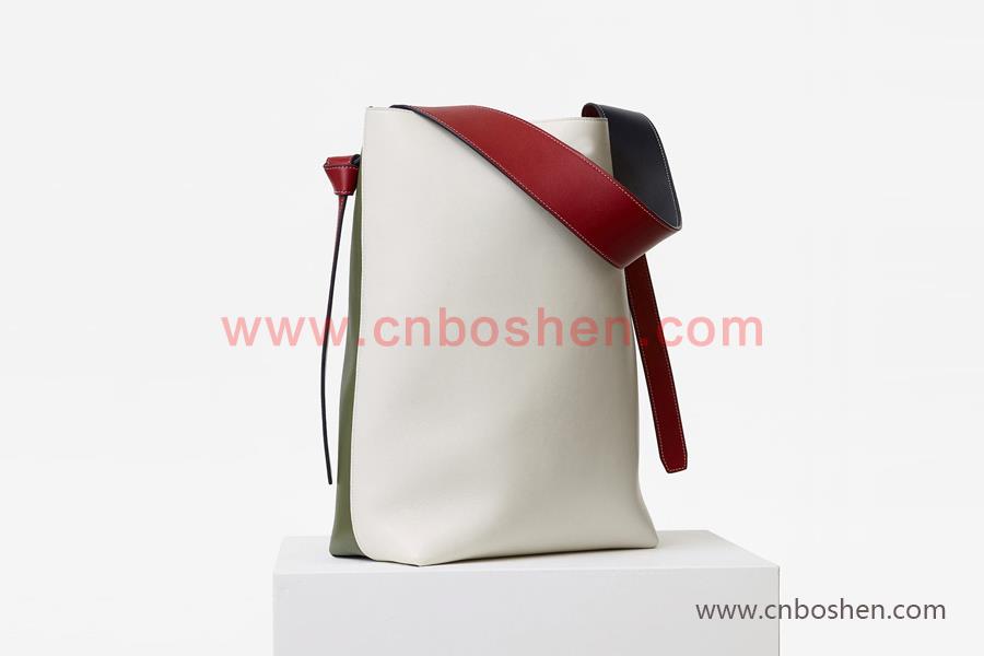 Whether the factory could provide the free proofing when customizing the handbags?