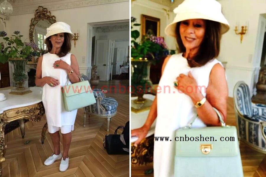 European customers show pictures on social media: Guangzhou Boshen’s customized handbag is so beautiful!