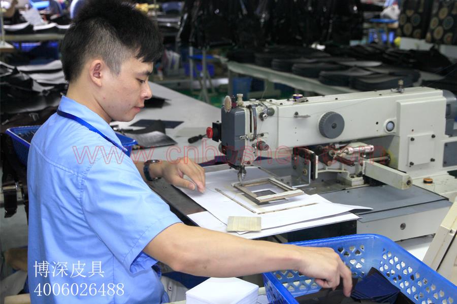 How do Guangzhou handbag manufacturers deal with hot weather?
