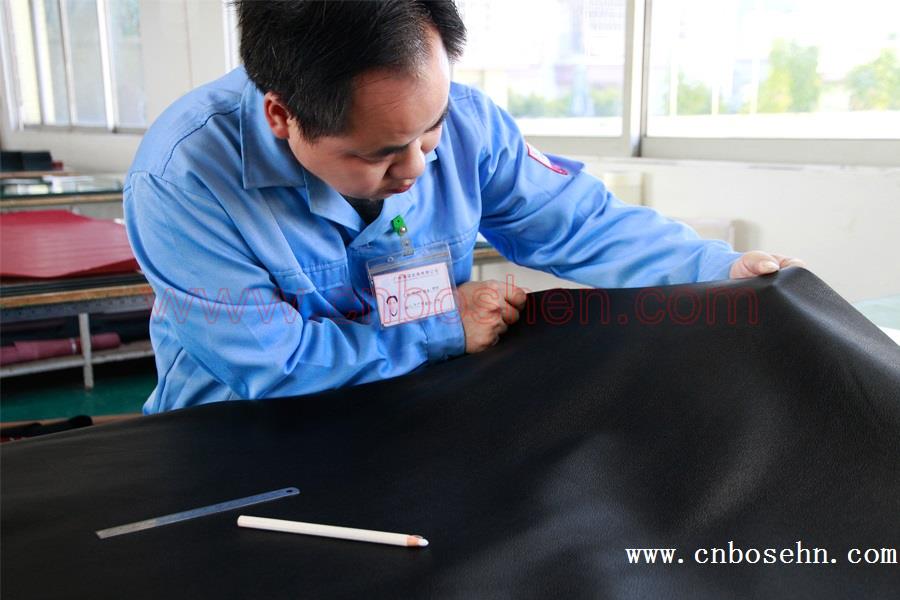 Where do handbag manufacturers in Guangzhou purchase leather?