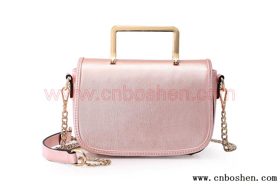 European designers choose Guangzhou Boshen Leather Goods Manufacturer. to customize leather goods.