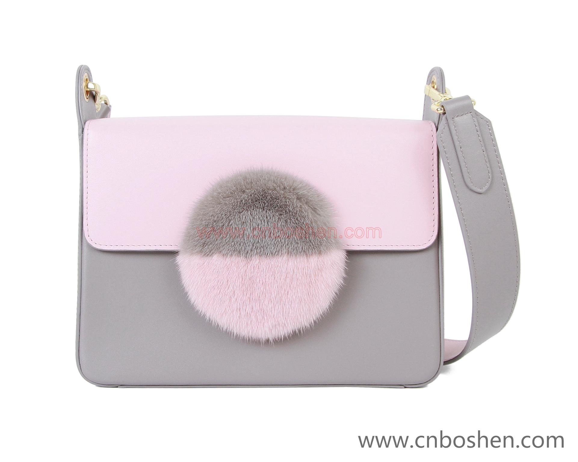 Guangzhou leather goods factories tell you the development history of bags and women