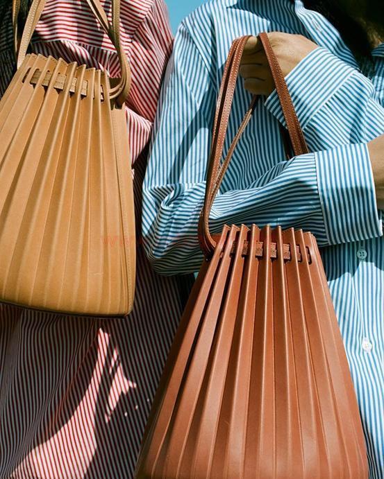 Guangdong Handbag factory: Pleated bucket bag looks so pretty!